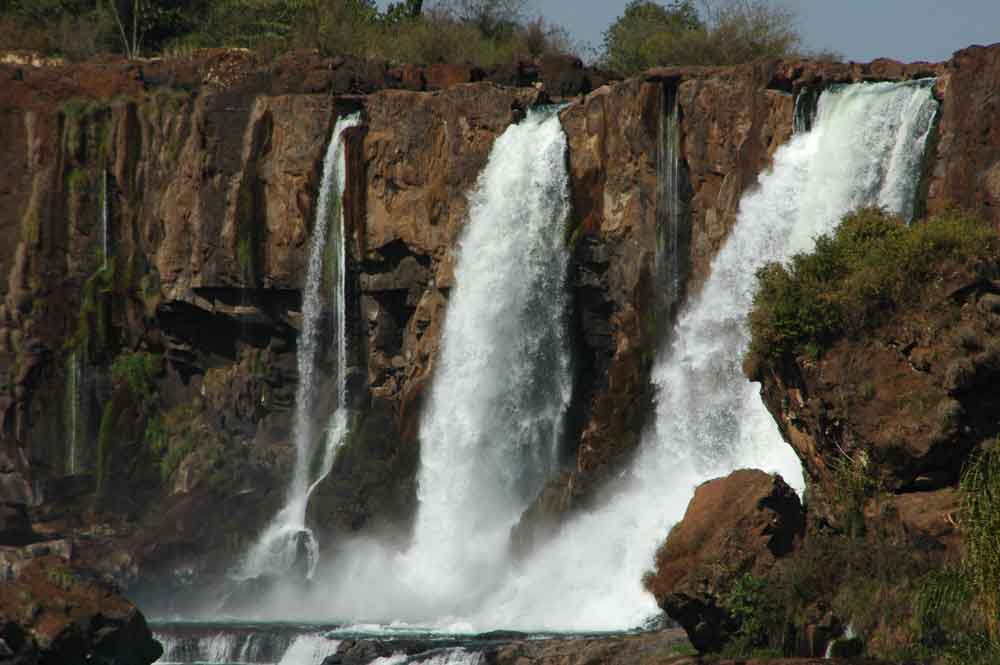 Argentina 023 - parque nacional Iguazu - catarata Bossetti.jpg